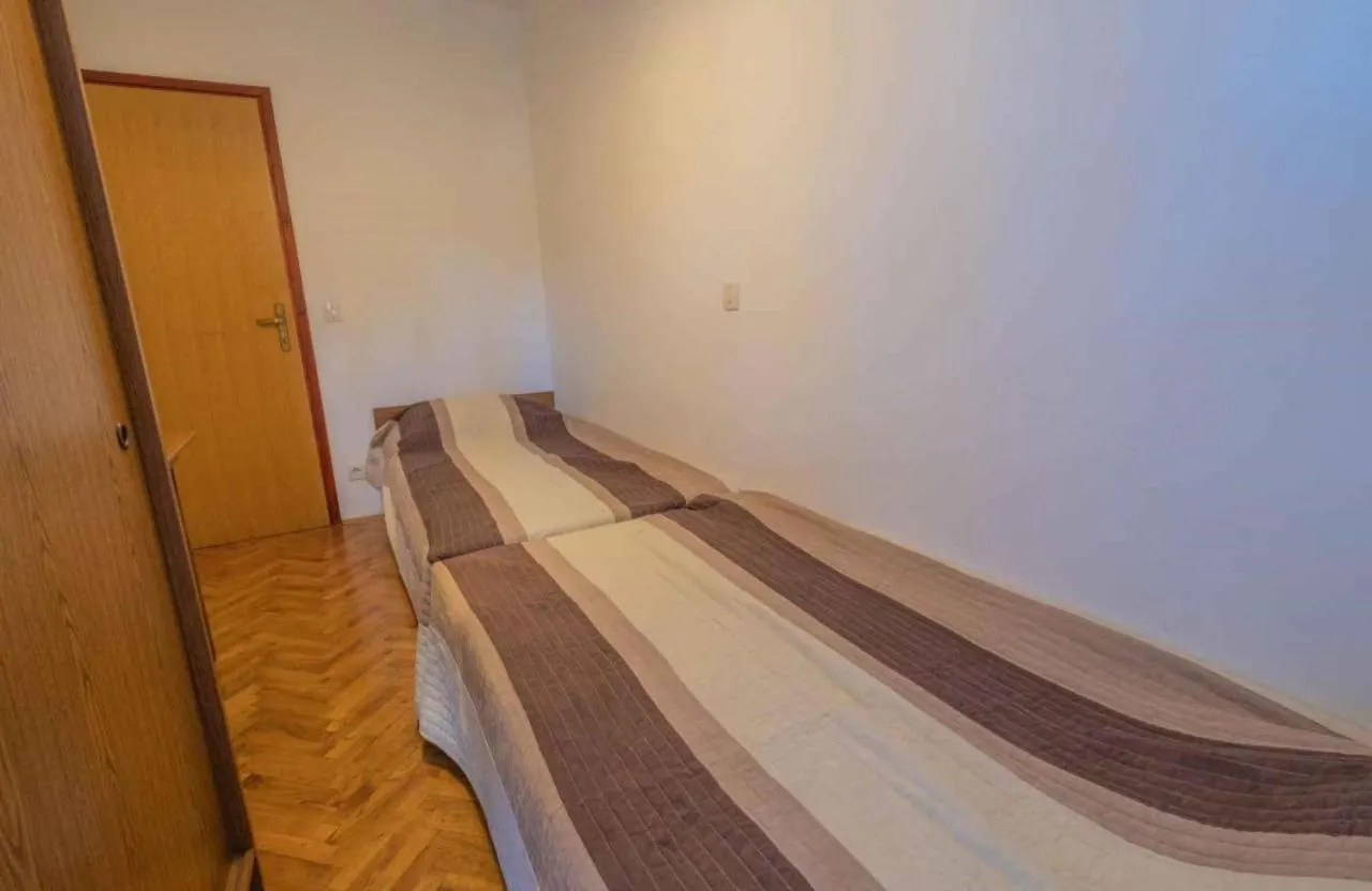 Apartments In Jadranovo 41876