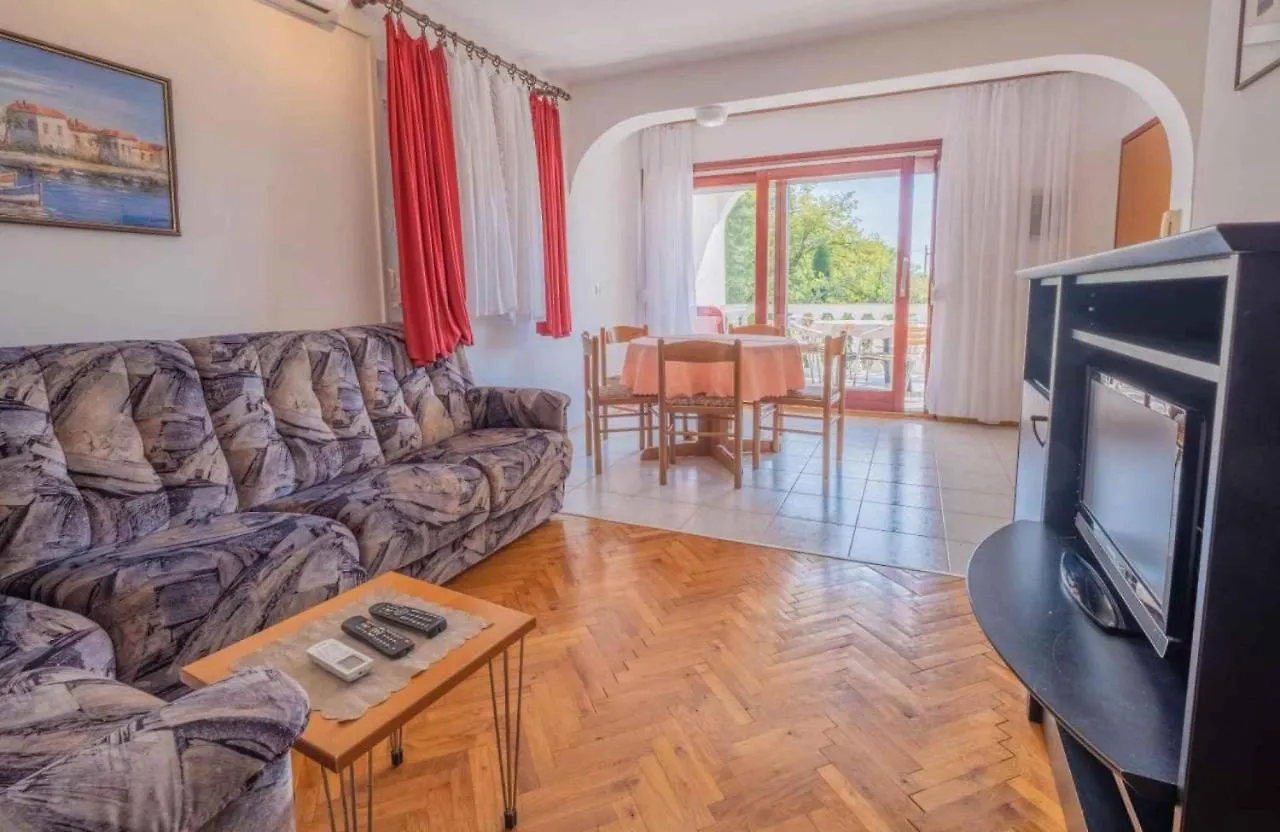 Apartments In Jadranovo 41876